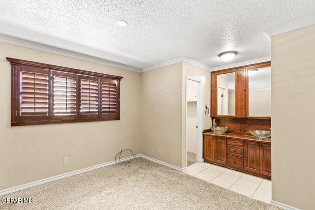 10325 N N Cardigan Drive, El Paso, TX 79925