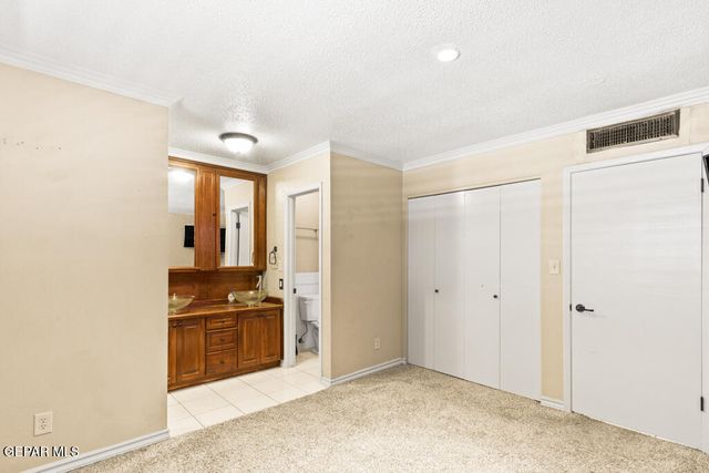 10325 N N Cardigan Drive, El Paso, TX 79925