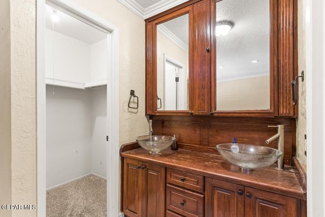 10325 N N Cardigan Drive, El Paso, TX 79925