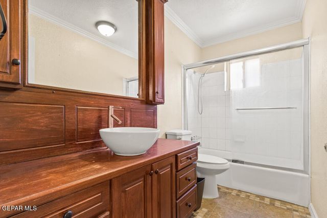 10325 N N Cardigan Drive, El Paso, TX 79925