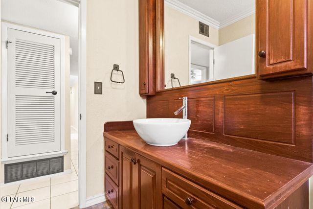 10325 N N Cardigan Drive, El Paso, TX 79925