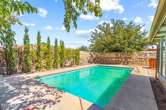 10325 N N Cardigan Drive, El Paso, TX 79925