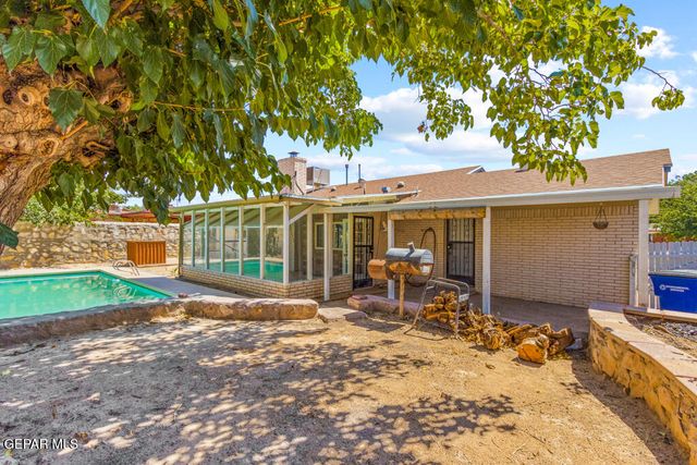 10325 N N Cardigan Drive, El Paso, TX 79925