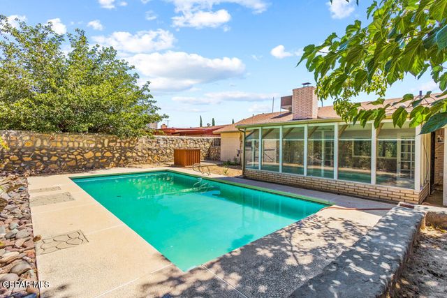 10325 N N Cardigan Drive, El Paso, TX 79925