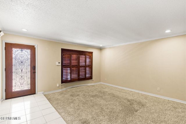 10325 N N Cardigan Drive, El Paso, TX 79925