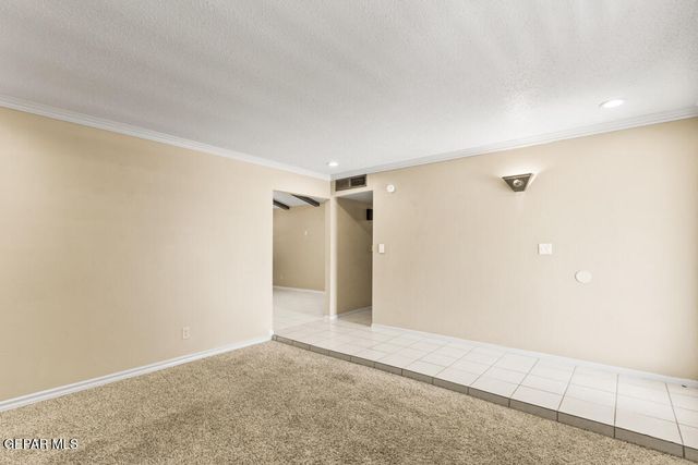 10325 N N Cardigan Drive, El Paso, TX 79925