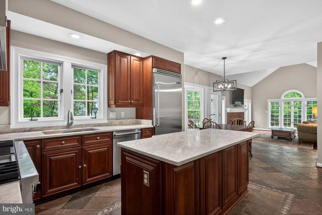 6303 ROCKBRIDGE PL, Centreville, VA 20120