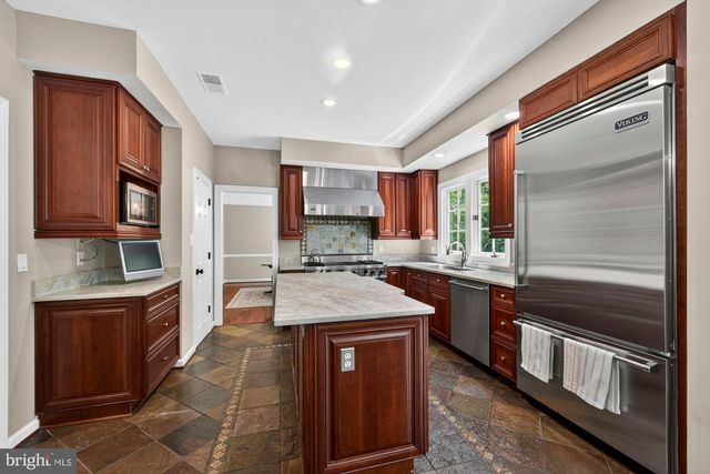 6303 ROCKBRIDGE PL, Centreville, VA 20120