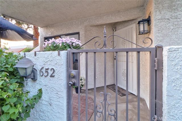 652 Park Shadow Court 39, Baldwin Park, CA 91706