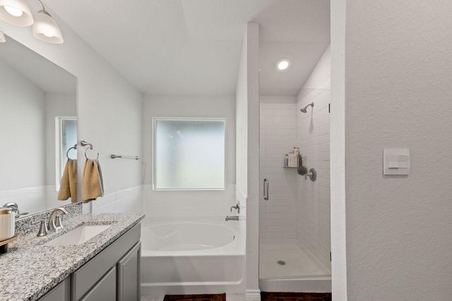 213 Gauge RD, Thorndale, TX 76577