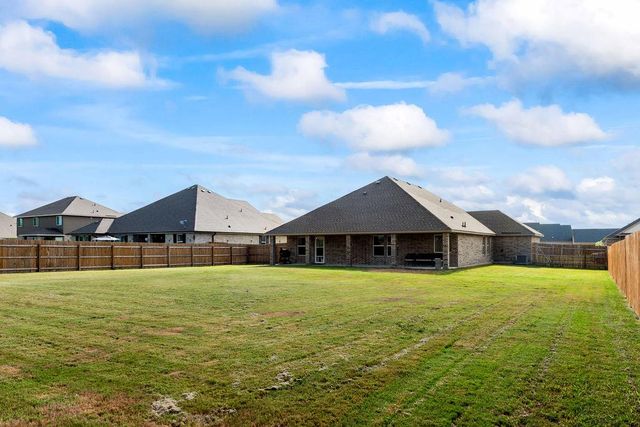 213 Gauge RD, Thorndale, TX 76577