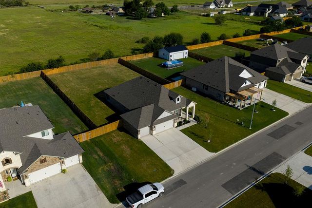 213 Gauge RD, Thorndale, TX 76577