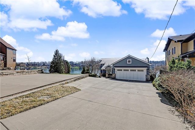 11 & 10 F Street, Lake Lotawana, MO 64086