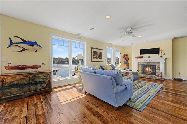 11 & 10 F Street, Lake Lotawana, MO 64086