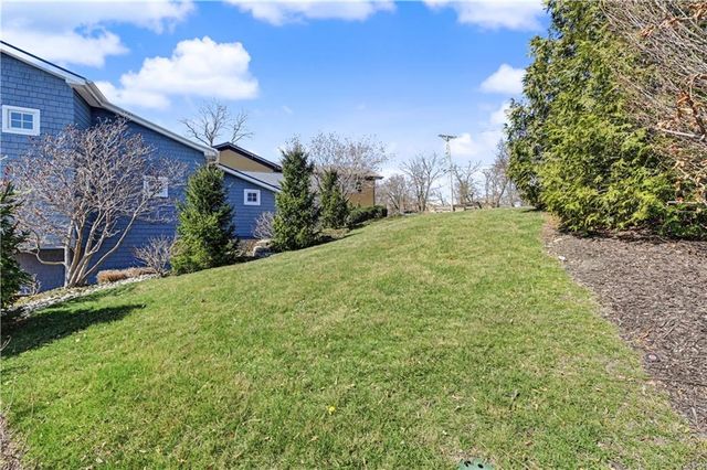 11 & 10 F Street, Lake Lotawana, MO 64086