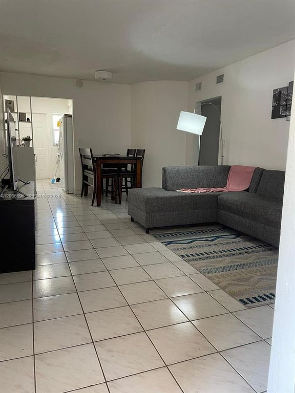 3551 SW 11th Street 7B, Miami, FL 33135