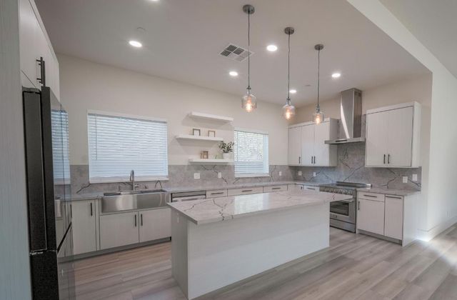 5696 San Juan Ave, Citrus Heights, CA 95610