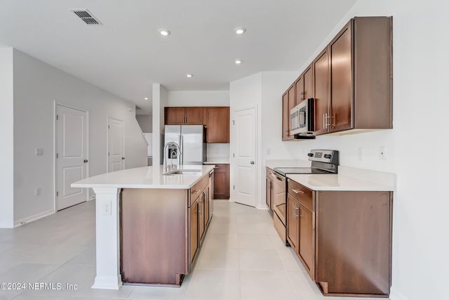 13115 ANNIES WALK Drive, Jacksonville, FL 32218