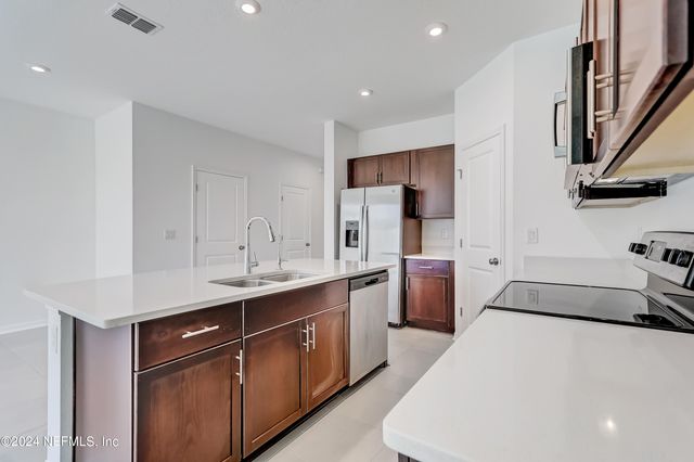 13115 ANNIES WALK Drive, Jacksonville, FL 32218