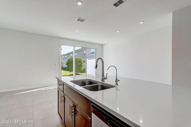 13115 ANNIES WALK Drive, Jacksonville, FL 32218