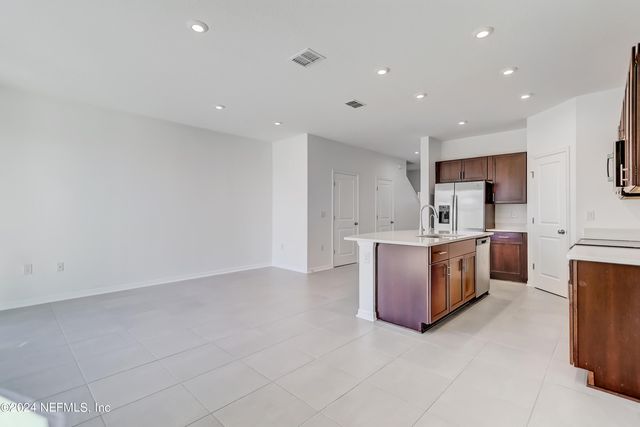 13115 ANNIES WALK Drive, Jacksonville, FL 32218