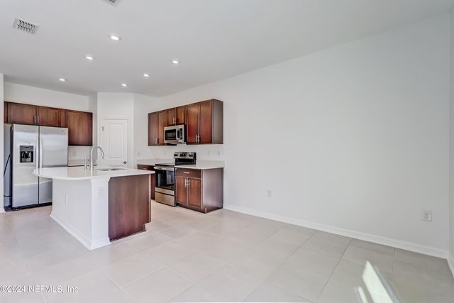 13115 ANNIES WALK Drive, Jacksonville, FL 32218