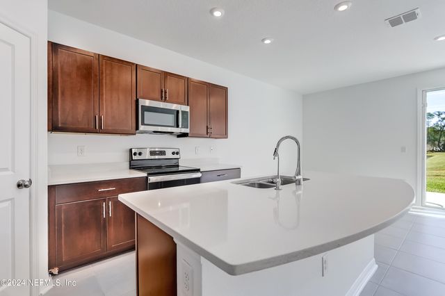 13115 ANNIES WALK Drive, Jacksonville, FL 32218
