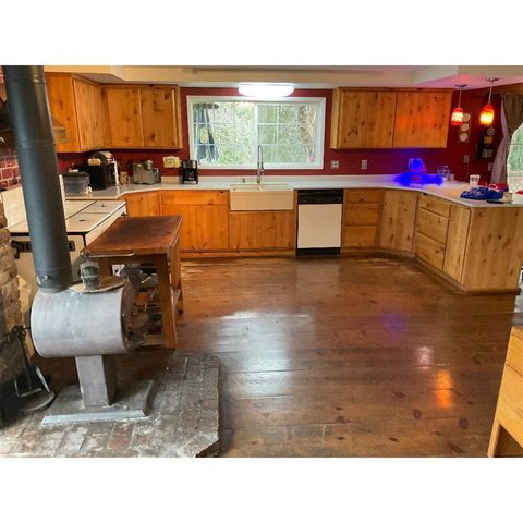 10250 Sterling Creek Road, Jacksonville, OR 97530