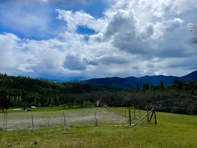 10250 Sterling Creek Road, Jacksonville, OR 97530