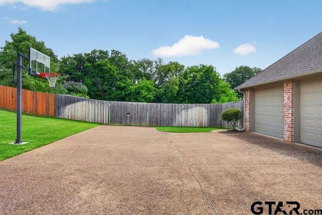 305 Hines Crossing, Bullard, TX 75757