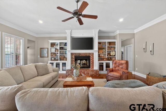 305 Hines Crossing, Bullard, TX 75757