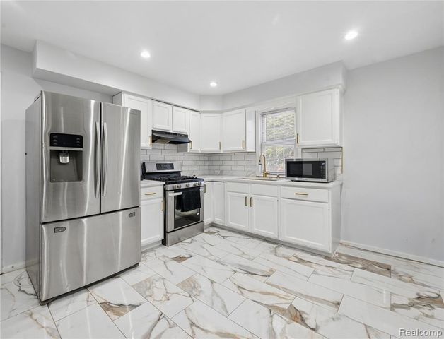 37031 Colgate, Sterling Heights, MI 48310