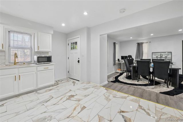 37031 Colgate, Sterling Heights, MI 48310