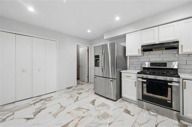 37031 Colgate, Sterling Heights, MI 48310