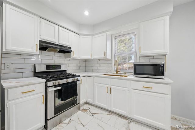 37031 Colgate, Sterling Heights, MI 48310