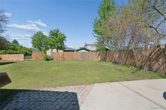 37031 Colgate, Sterling Heights, MI 48310