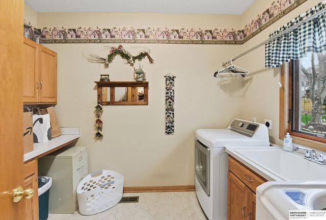 17511 T Street, Omaha, NE 68135