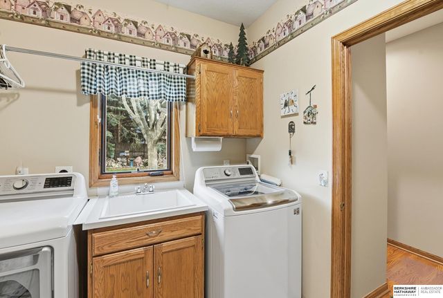 17511 T Street, Omaha, NE 68135