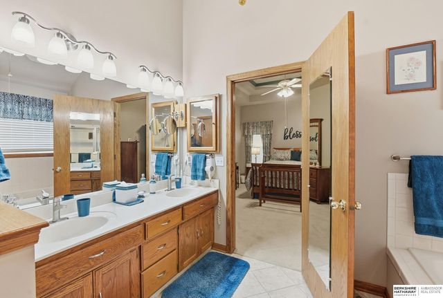 17511 T Street, Omaha, NE 68135