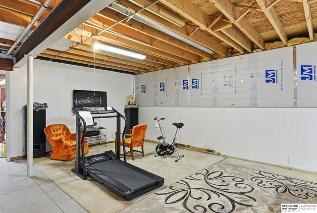 17511 T Street, Omaha, NE 68135