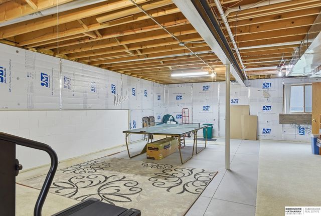 17511 T Street, Omaha, NE 68135