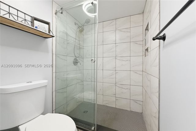 2160 White Pine Cir B, Green Acres, FL 33415