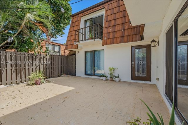 2160 White Pine Cir B, Green Acres, FL 33415