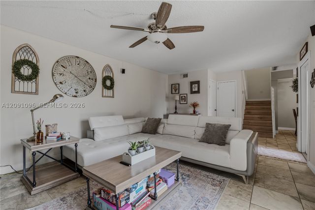 2160 White Pine Cir B, Green Acres, FL 33415
