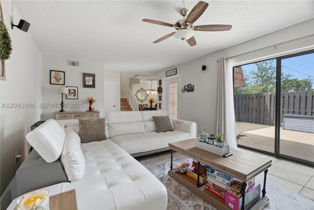 2160 White Pine Cir B, Green Acres, FL 33415