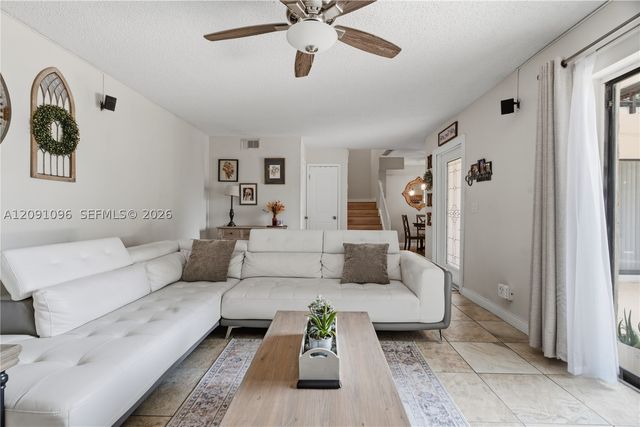 2160 White Pine Cir B, Green Acres, FL 33415