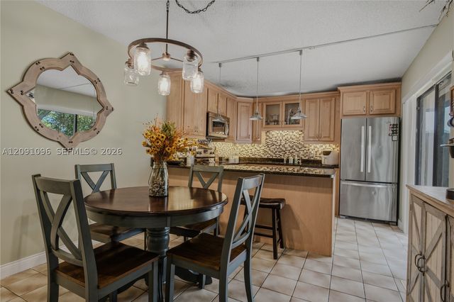 2160 White Pine Cir B, Green Acres, FL 33415