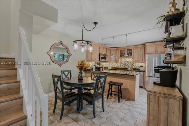 2160 White Pine Cir B, Green Acres, FL 33415