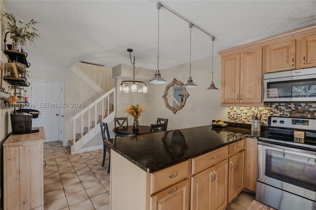2160 White Pine Cir B, Green Acres, FL 33415
