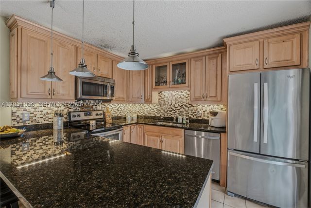 2160 White Pine Cir B, Green Acres, FL 33415